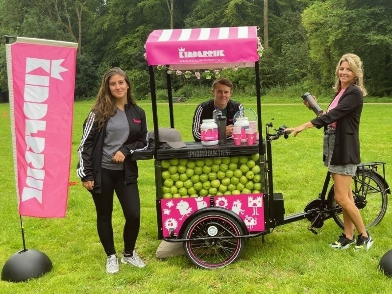 een elektrische bakfiets met grote bak