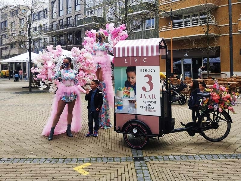 een bakfiets gecombineerd met straatentertainment