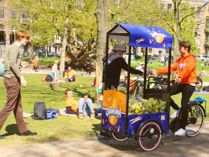 reclame bakfiets voor orangina