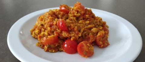 Kruidige vegetarische curry met kerstomaten