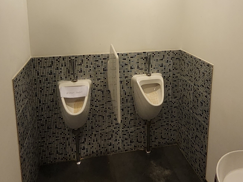 Foto voor de toilet renovatie