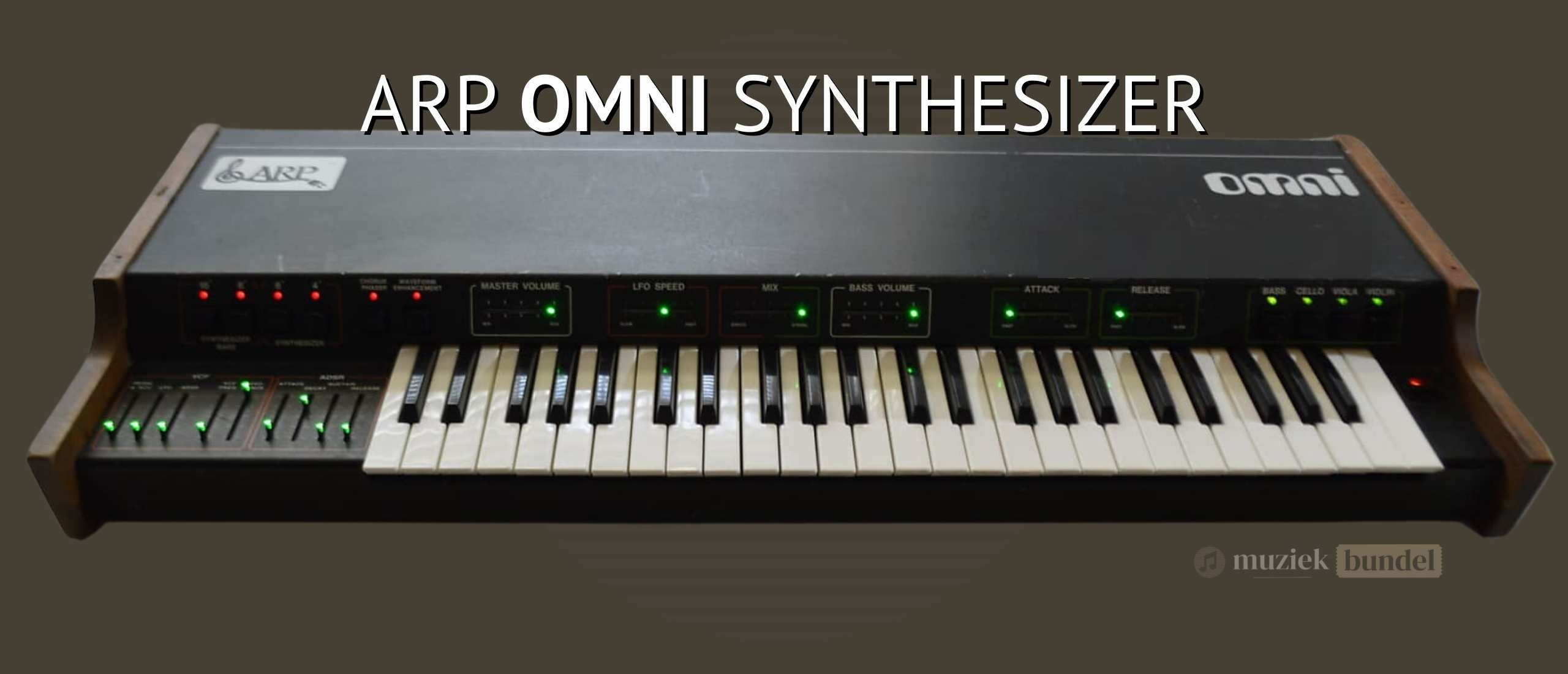 ARP Omni synthesizer met klassieke houten zijpanelen