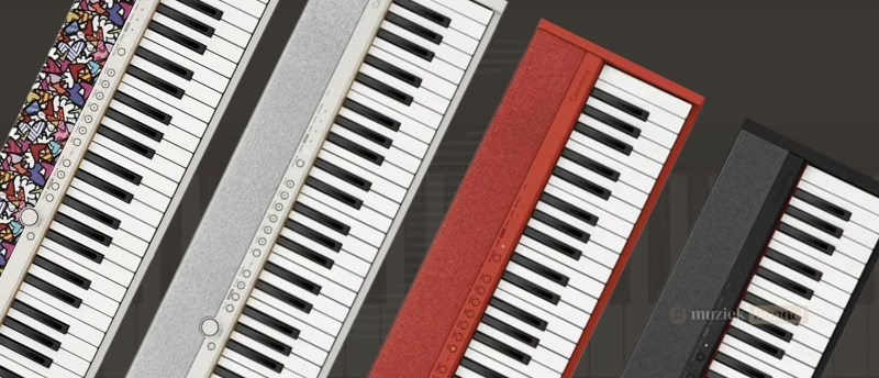 Kleurvarianten van de Casio CT-S1 stage piano: zwart, wit, rood en de speciale editie van Romero Britto