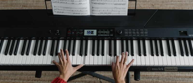 Overzicht van digitale piano's in de prijsklasse van 300 tot 500 euro voor beginners en gevorderden.