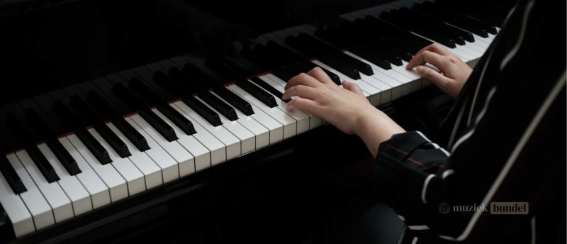 Betaalbare digitale piano voor beginners met gewogen toetsen, ideaal voor startende pianisten.