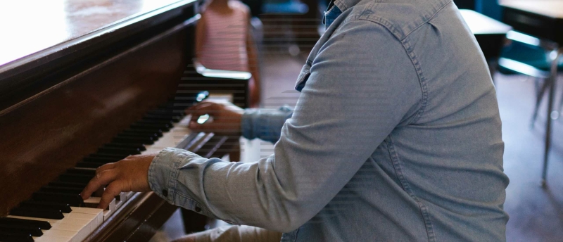 Het leren van de noten op het pianotoetsenbord