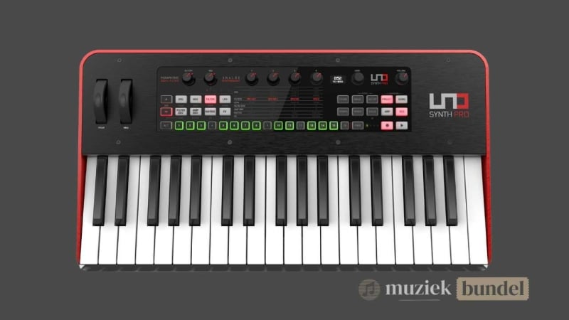 IK Multimedia Uno Synth Pro met 3-stemmige paraphonische polyfonie en modulatiematrix voor sound design