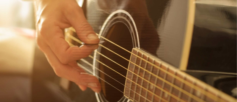 Liedje schrijven met een gitaar