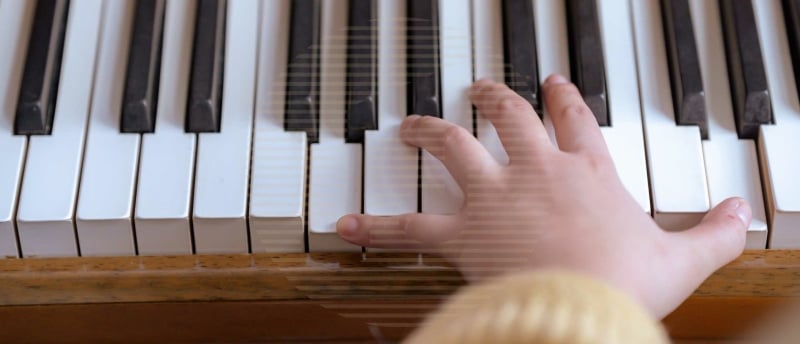 Oefen piano spelen in (kleine) Stukjes