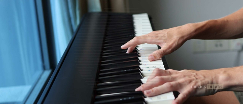 Vergelijking van toetsmechaniek en speelgevoel tussen de Roland FP-10 en GO 88 digitale piano's