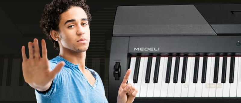 Medeli SP4000 digitale piano met focus op toetsen en bediening, geliefd bij gebruikers vanwege speelgevoel en functionaliteit.