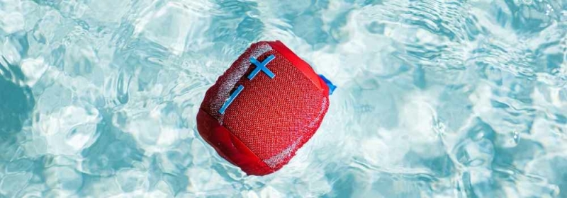 Rode bluetooth speaker in water