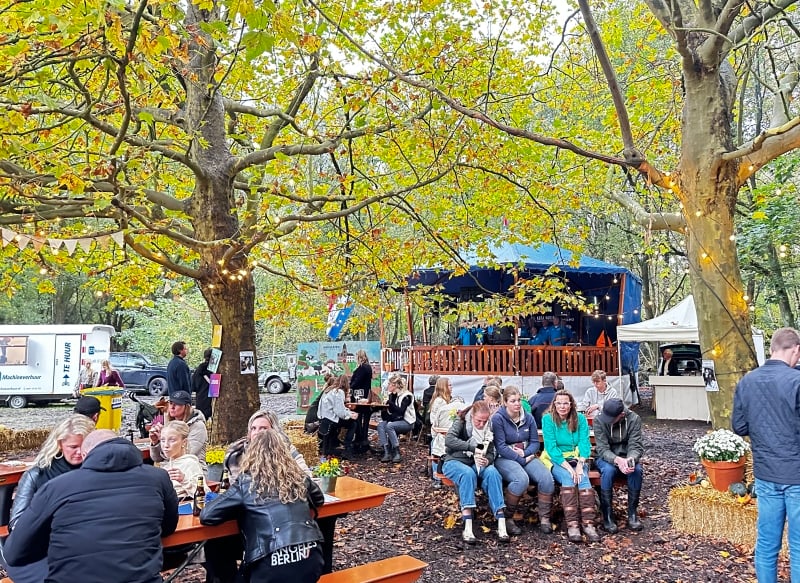 Podium muziek tent hattem