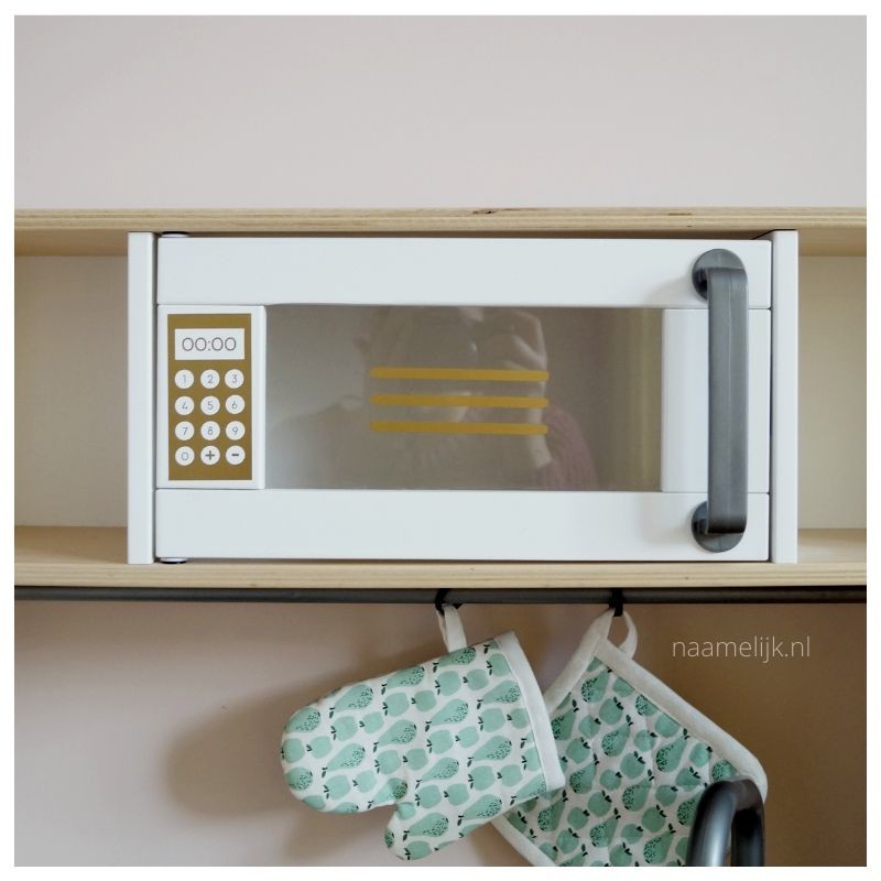 Ikea keukentje pimpen zonder verf - magnetronstickers Ikea keukentje pimpen zonder verf - magnetronstickers