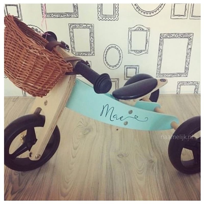 Mintgroene loopfiets hout met naamsticker met hartje Mintgroene loopfiets hout met naamsticker met hartje