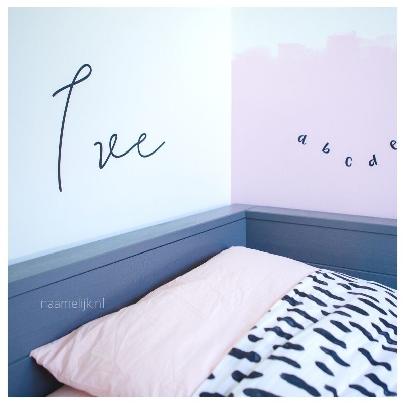 Toffe muurstickers Ive op muur meisjeskamer Toffe muurstickers Ive op muur meisjeskamer