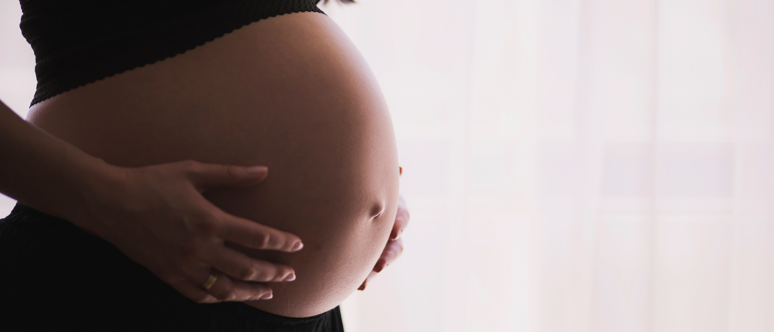 Haaruitval na zwangerschap: Wat is de oorzaak en wat kun je er tegen doen?