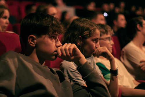 Een lezing die blijft hangen de kracht van theaterlezingen Een lezing die blijft hangen de kracht van theaterlezingen