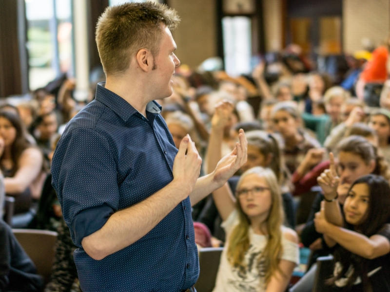 roel-beckers-interactieve-schoolvoorstelling-rond-pesten-cyberpesten-en-respect-voor-het-secundair-onderwijs134 roel-beckers-interactieve-schoolvoorstelling-rond-pesten-cyberpesten-en-respect-voor-het-secundair-onderwijs134