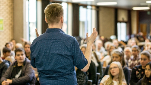 interactieve schoolvoorstellingen voor jongeren in het secundair onderwijs in Vlaanderen, Brussel en Nederland