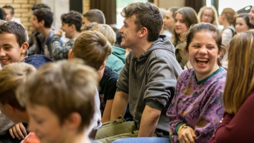 roel-beckers-interactieve-schoolvoorstelling-rond-pesten-cyberpesten-en-respect-voor-het-secundair-onderwijs10 roel-beckers-interactieve-schoolvoorstelling-rond-pesten-cyberpesten-en-respect-voor-het-secundair-onderwijs10