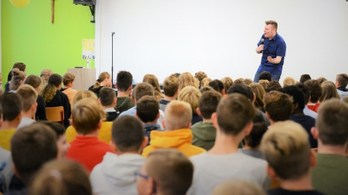 roel-beckers-interactieve-schoolvoorstelling-rond-pesten-cyberpesten-en-respect-voor-het-secundair-onderwijs21 roel-beckers-interactieve-schoolvoorstelling-rond-pesten-cyberpesten-en-respect-voor-het-secundair-onderwijs21