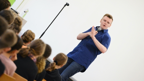 roel-beckers-interactieve-schoolvoorstelling-rond-pesten-cyberpesten-en-respect-voor-het-secundair-onderwijs30 roel-beckers-interactieve-schoolvoorstelling-rond-pesten-cyberpesten-en-respect-voor-het-secundair-onderwijs30