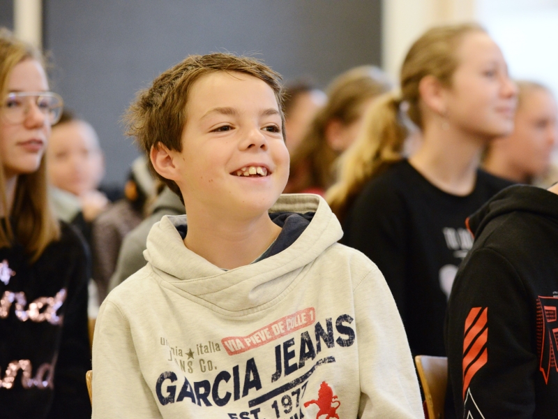 roel-beckers-interactieve-schoolvoorstelling-rond-pesten-cyberpesten-en-respect-voor-het-secundair-onderwijs32 roel-beckers-interactieve-schoolvoorstelling-rond-pesten-cyberpesten-en-respect-voor-het-secundair-onderwijs32