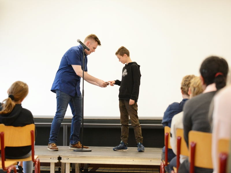 roel-beckers-interactieve-schoolvoorstelling-rond-pesten-cyberpesten-en-respect-voor-het-secundair-onderwijs48 roel-beckers-interactieve-schoolvoorstelling-rond-pesten-cyberpesten-en-respect-voor-het-secundair-onderwijs48