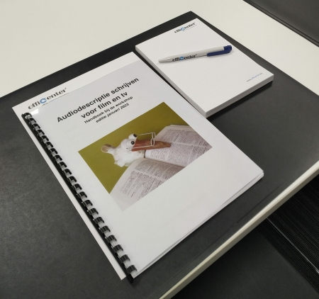 Het 42 bladzijden tellende handboek bij de audiodescriptie-workshop.