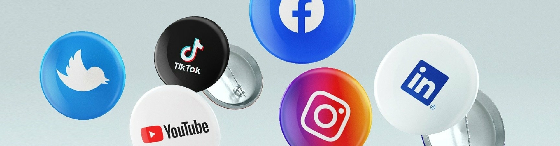 Kleurige buttons met daarop de logo's van social media zoals YouTube, Facebook en LinkedIn