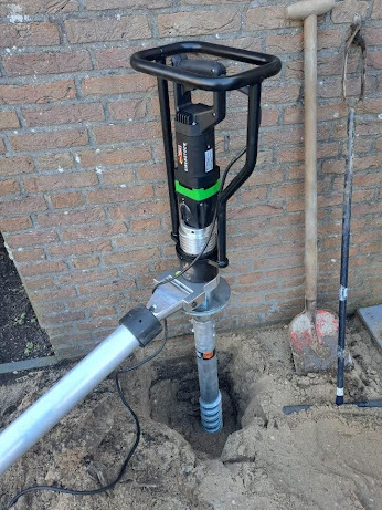 Schroeffundering Schroeffundering wordt in de grond geboord