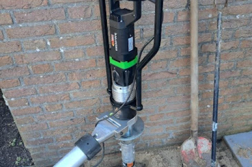 Schroeffundering wordt in de grond geboord