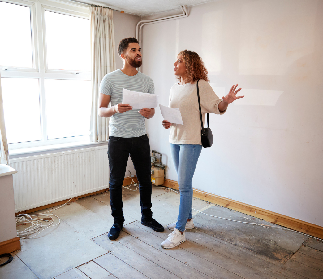 Koppel gelukkig in nieuw huis