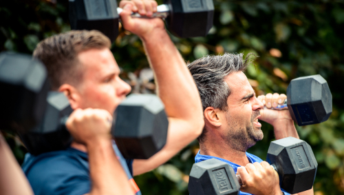 dumbbell-shoulder-press-mannen-njoya-sterke-heren.jpg dumbbell-shoulder-press-mannen-njoya-sterke-heren.jpg
