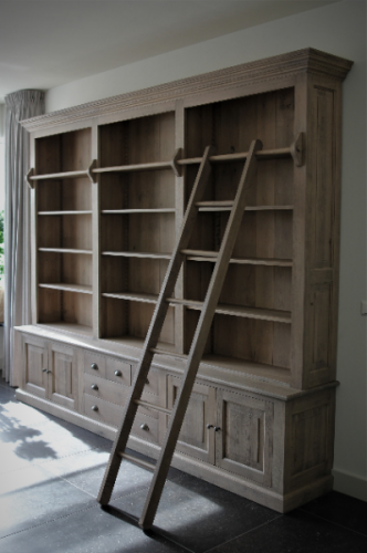 eiken boekenkast met ladder
