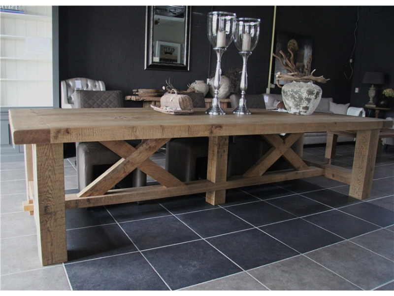 Robuuste kloostertafel met kruisonderstel