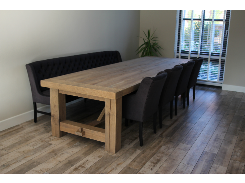 Kloostertafel met blokpoten