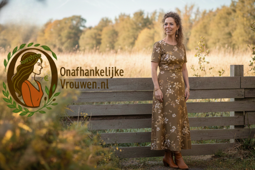 Sandra met logo Onafhankelijke vrouwen