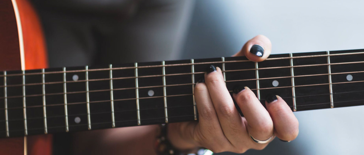 De perfecte gitaarsolo leer je bij de Online Muziek Academie