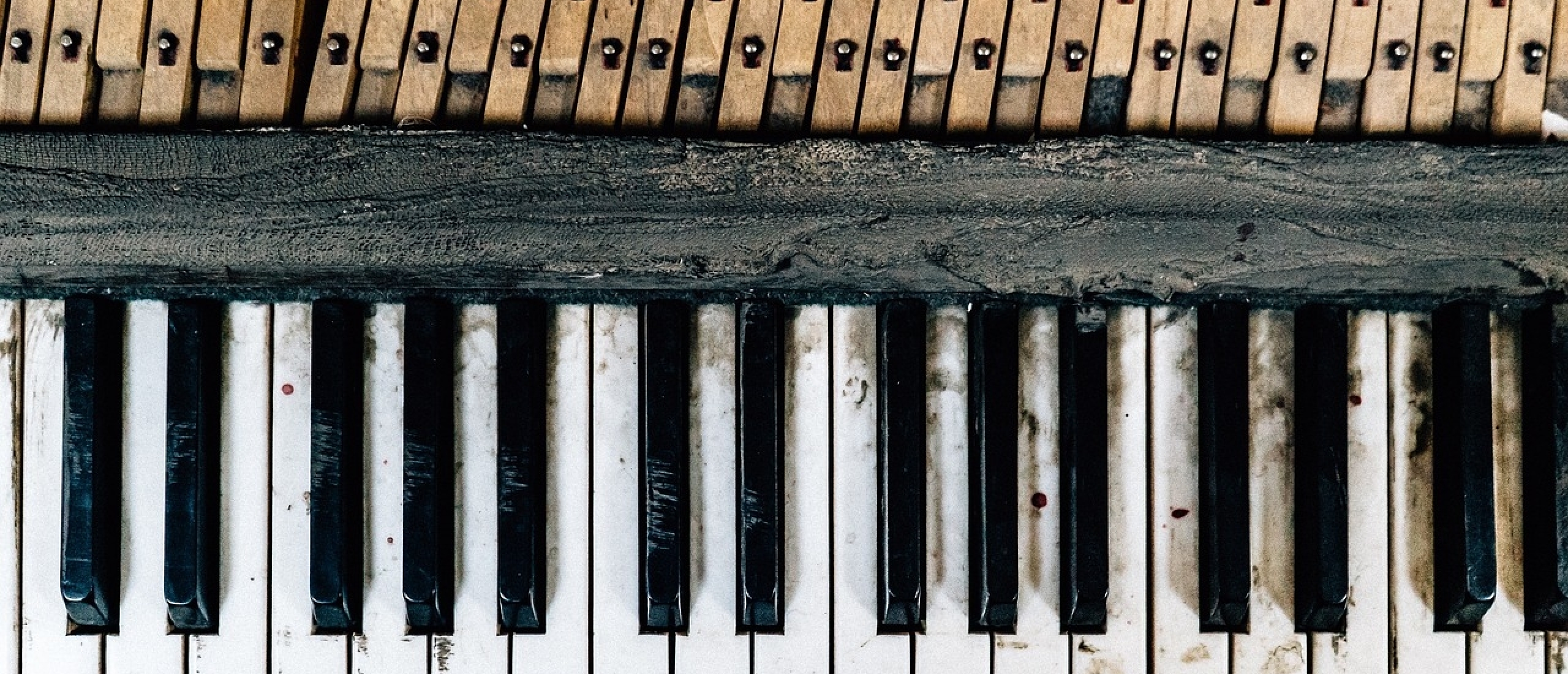 Hoe produceren de diverse piano soorten hun geluid?