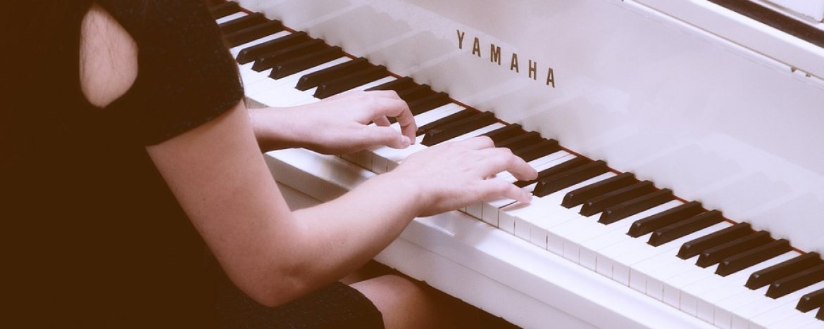 Kan je jezelf leren piano spelen?