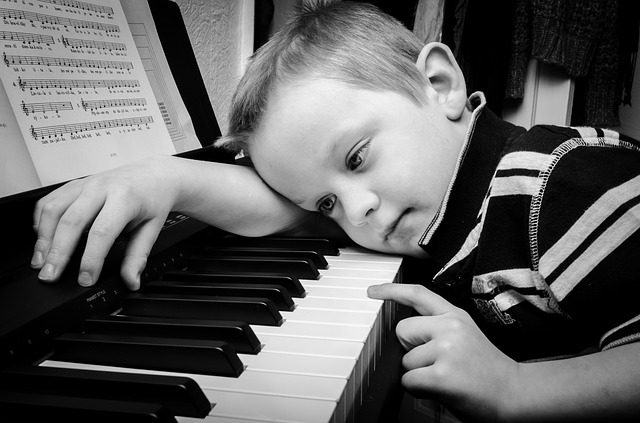 Kinderliedjes leren spelen op de piano