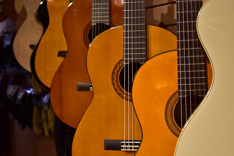 US dollar Zeeslak bolvormig Beginners gitaar kopen? | 12 tips voor beginnende gitaristen!