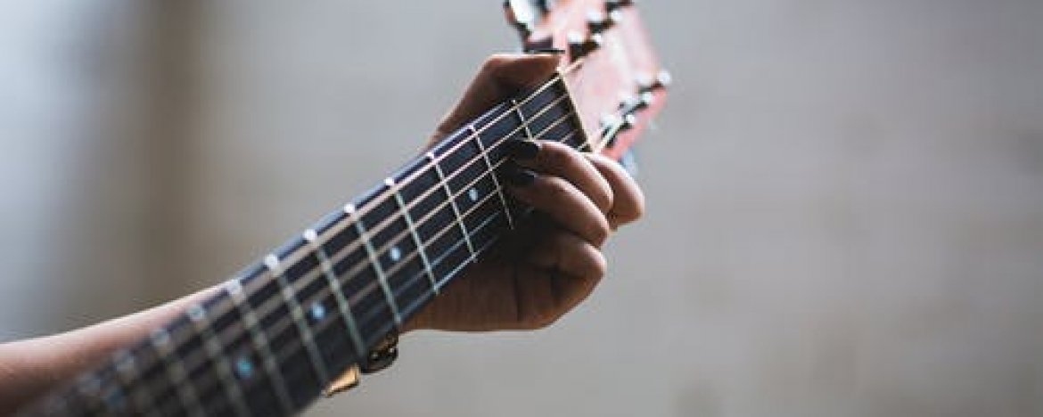 Sandalen Bang om te sterven het formulier Pijn aan de vingers bij het gitaarspelen (eelt kweken): Muziek Academie