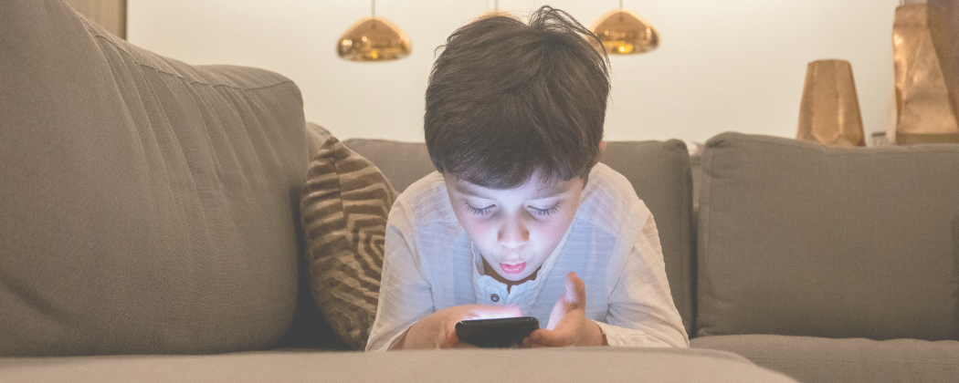 School verbiedt de smartphone… maar hoe pak je het thuis aan?