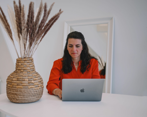 Ondernemer maakt bewuste keuzes met vertrouwen en rust