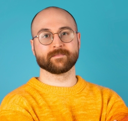 man met bril wil uitkopen