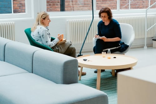 mensen praten over scheiding