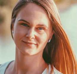 vrouw met lang haar